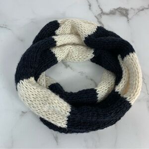 Hollister Infinity Striped Block Navy Ivory White Chunky Knit Prep Preppy Scarf